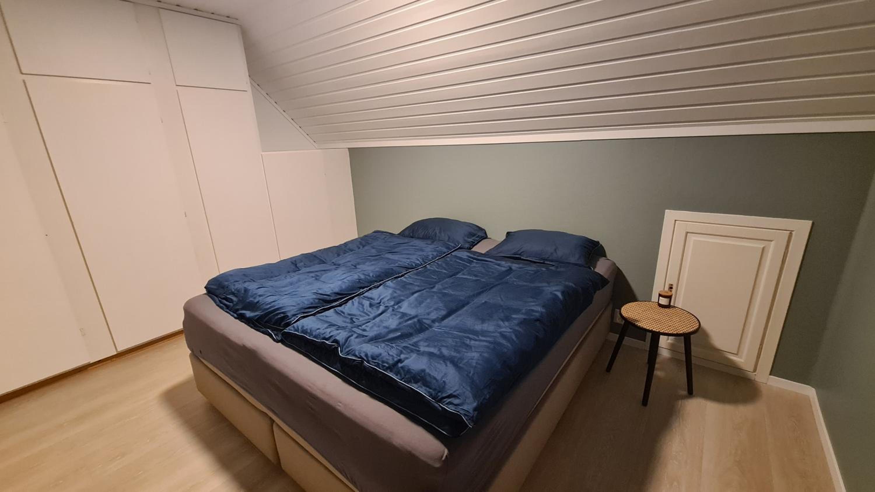 Loftsleilighet med sjøutsikt