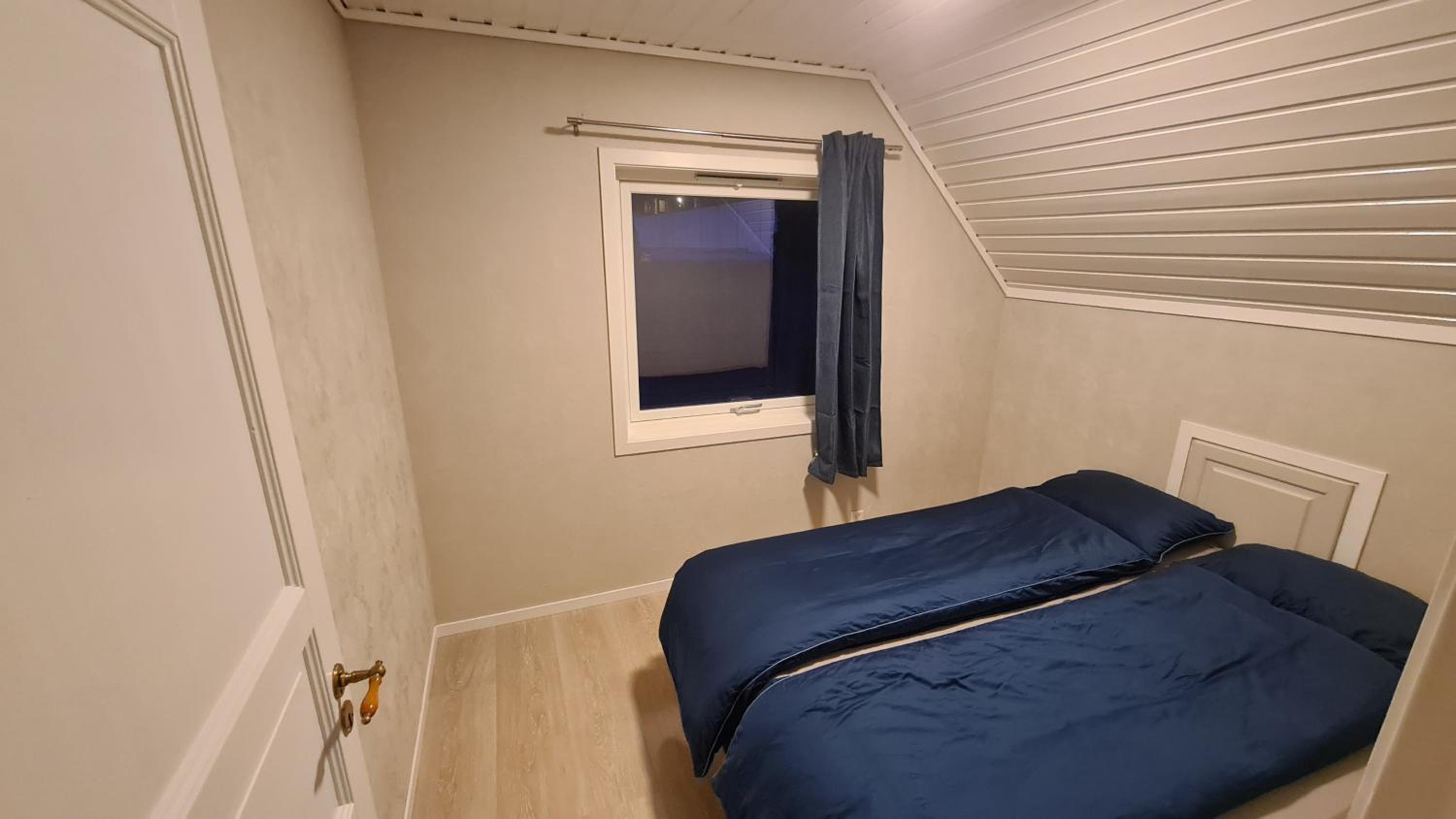 Loftsleilighet med sjøutsikt