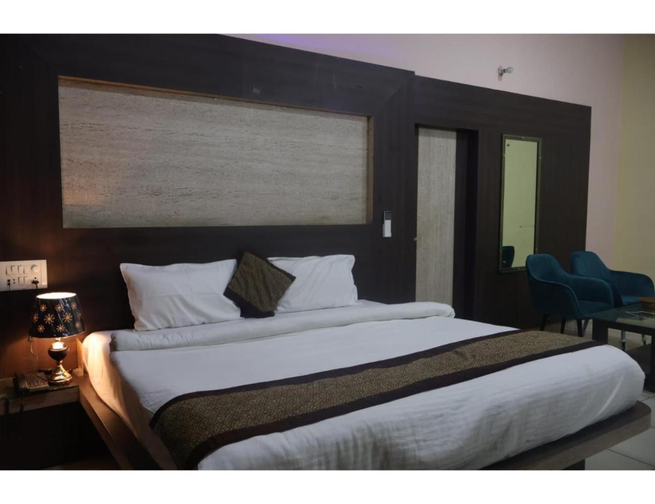Vishwakarma Hotel & Restaurant, Reengus