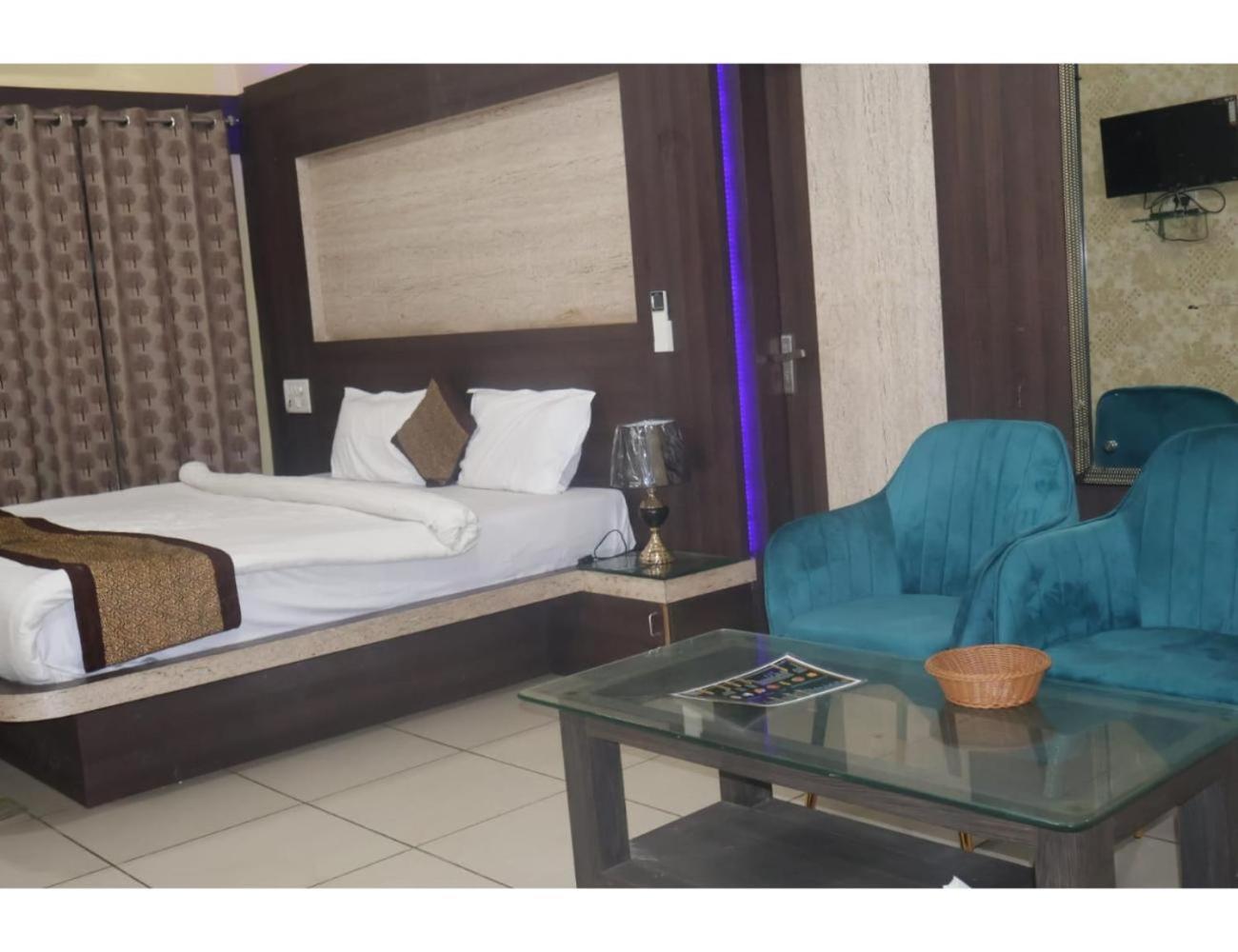Vishwakarma Hotel & Restaurant, Reengus