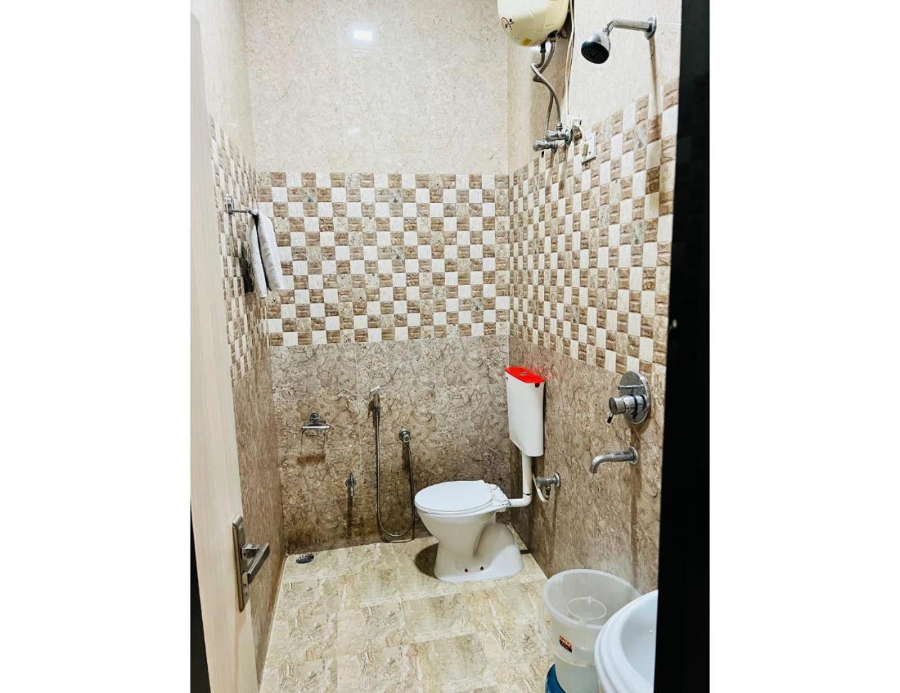 Vishwakarma Hotel & Restaurant, Reengus