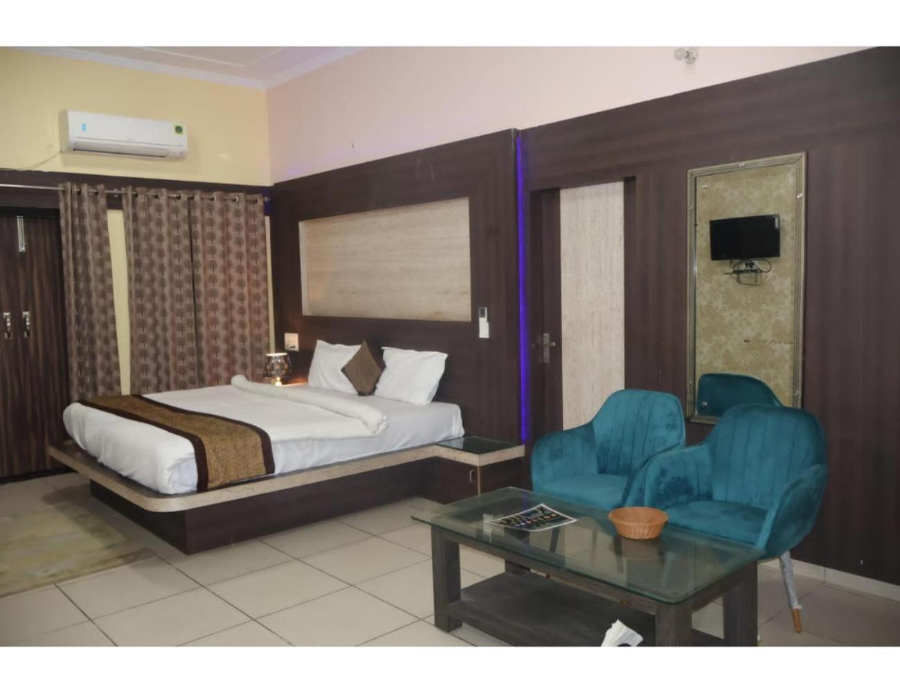 Vishwakarma Hotel & Restaurant, Reengus