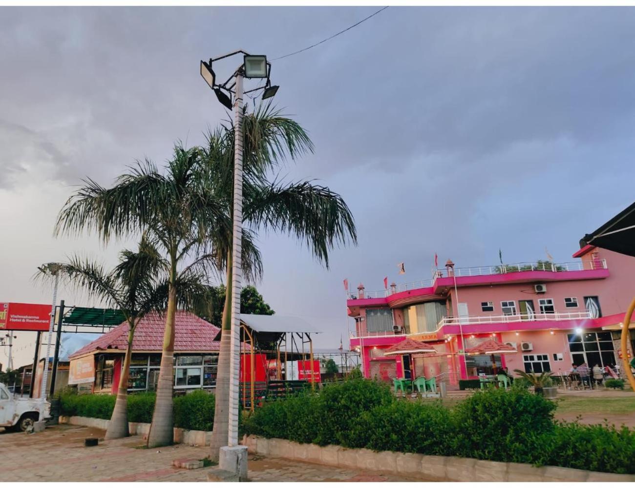 Vishwakarma Hotel & Restaurant, Reengus