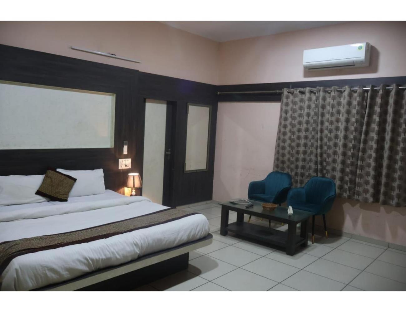 Vishwakarma Hotel & Restaurant, Reengus