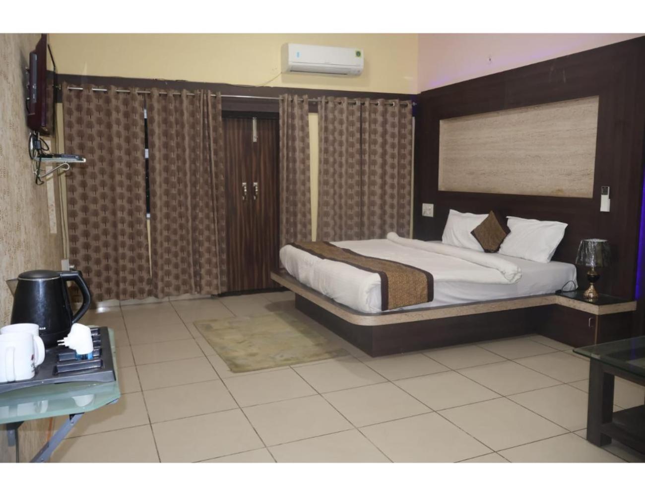Vishwakarma Hotel & Restaurant, Reengus