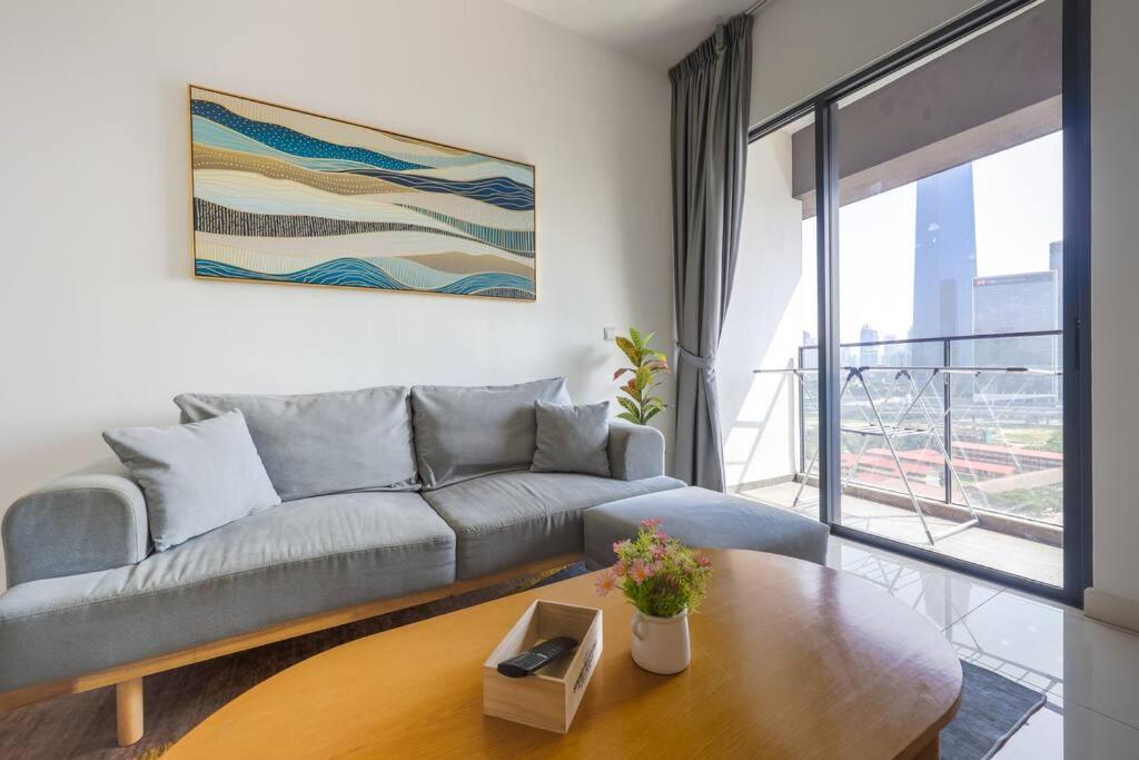 Modern City Haven Premium Amenities 2 Rooms 3 Beds