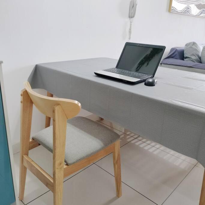 Modern City Haven Premium Amenities 2 Rooms 3 Beds