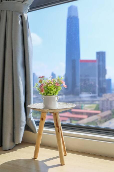 Modern City Haven Premium Amenities 2 Rooms 3 Beds