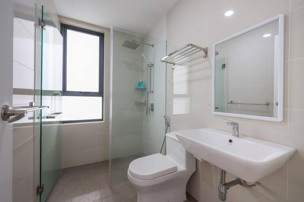 Modern City Haven Premium Amenities 2 Rooms 3 Beds