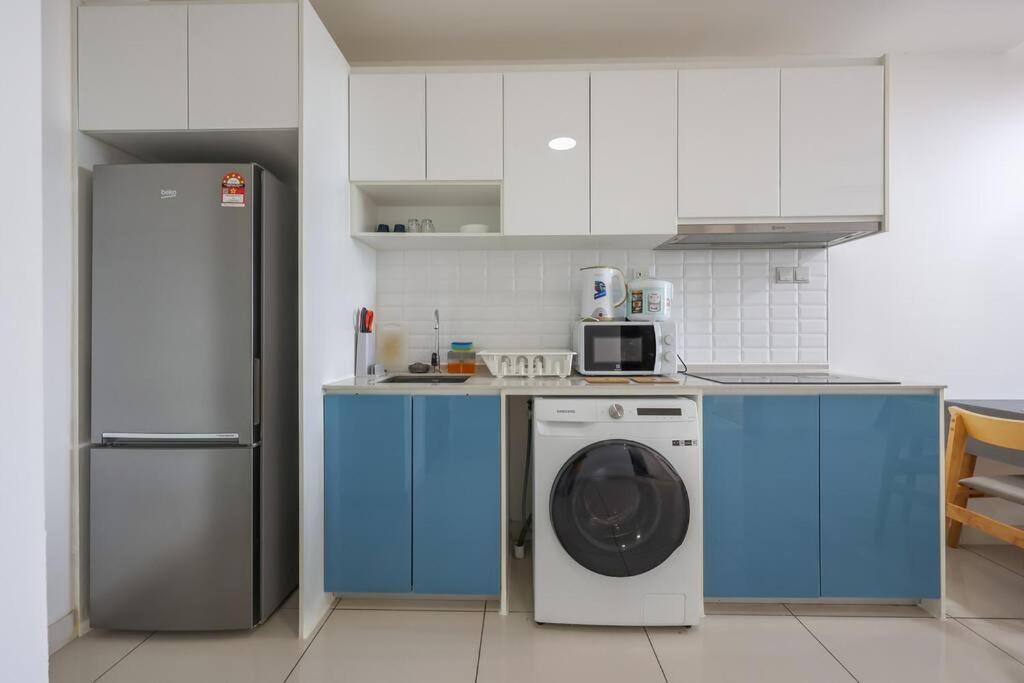 Modern City Haven Premium Amenities 2 Rooms 3 Beds