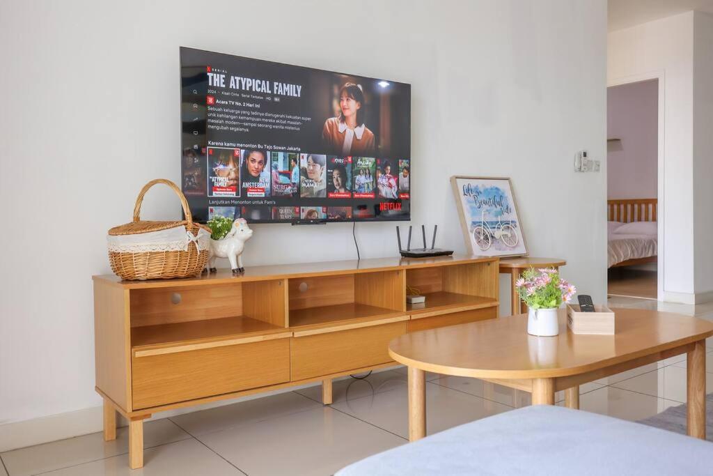 Modern City Haven Premium Amenities 2 Rooms 3 Beds