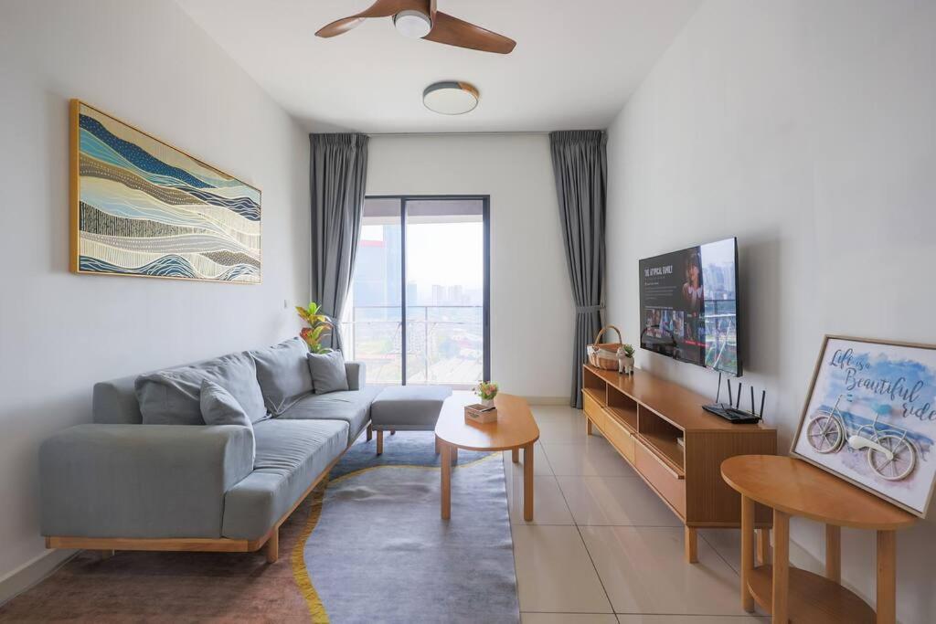 Modern City Haven Premium Amenities 2 Rooms 3 Beds