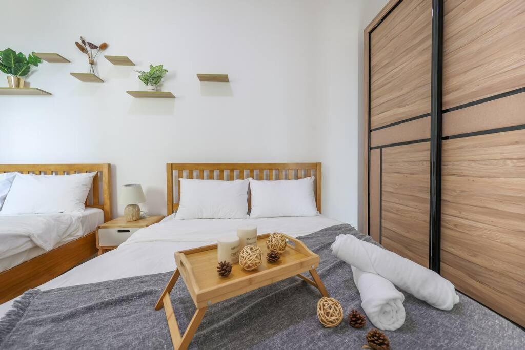 Modern City Haven Premium Amenities 2 Rooms 3 Beds