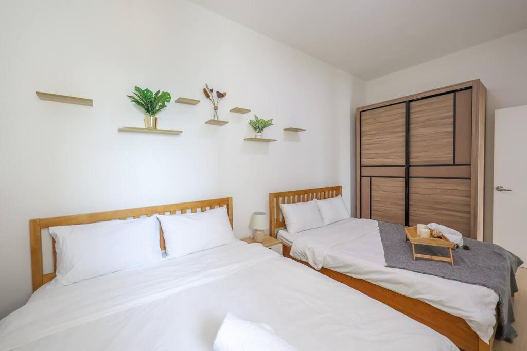 Modern City Haven Premium Amenities 2 Rooms 3 Beds