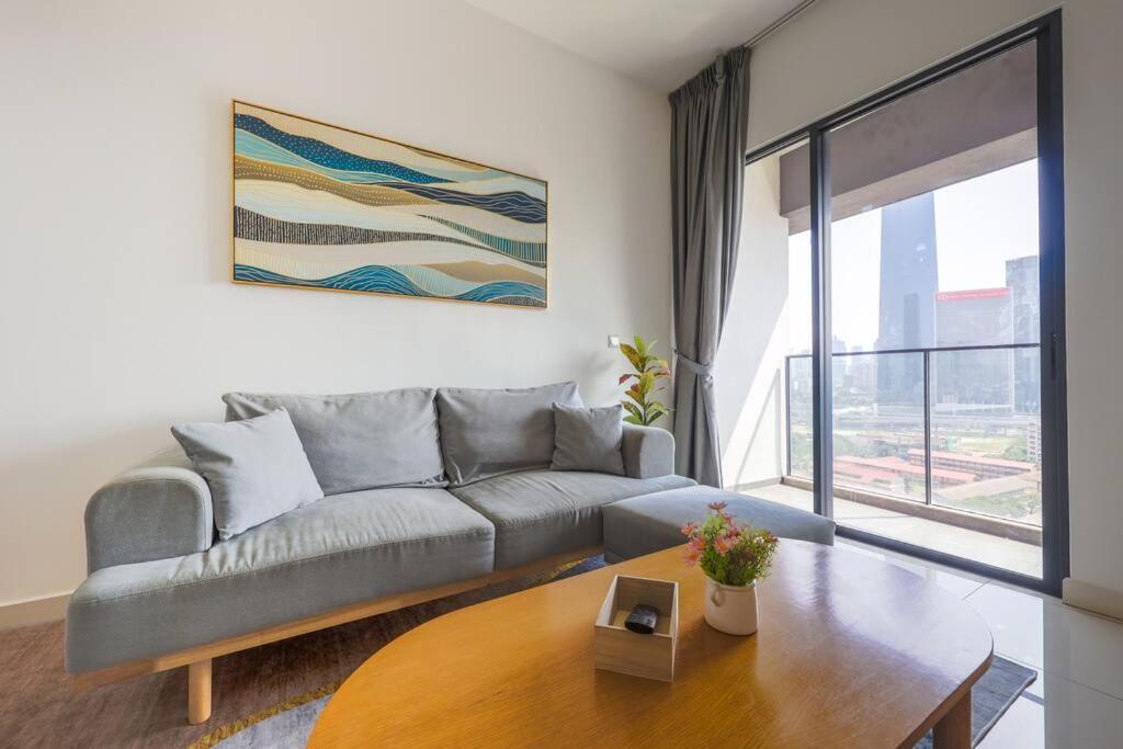 Modern City Haven Premium Amenities 2 Rooms 3 Beds