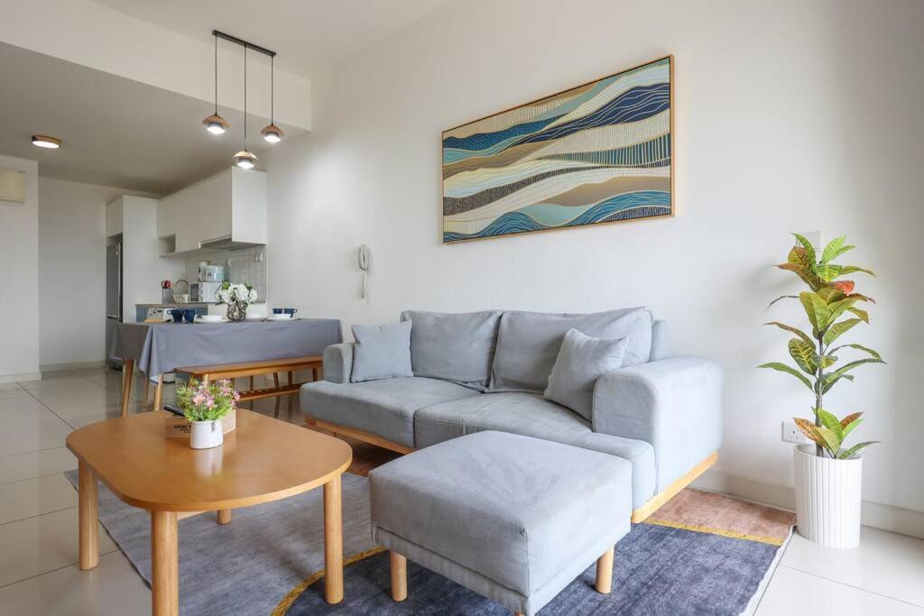 Modern City Haven Premium Amenities 2 Rooms 3 Beds