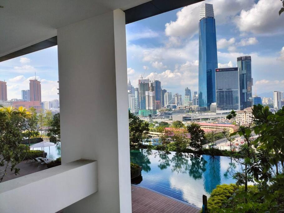 Modern City Haven Premium Amenities 2 Rooms 3 Beds
