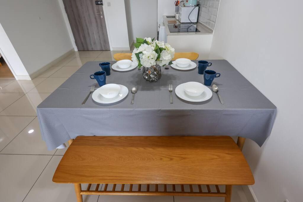 Modern City Haven Premium Amenities 2 Rooms 3 Beds
