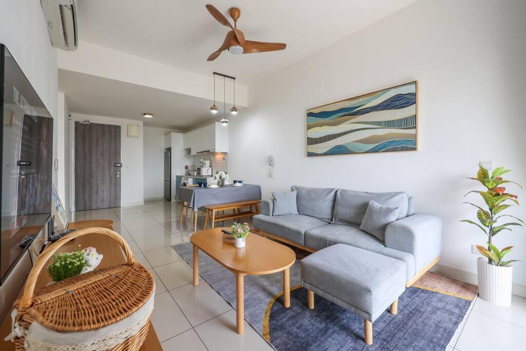 Modern City Haven Premium Amenities 2 Rooms 3 Beds