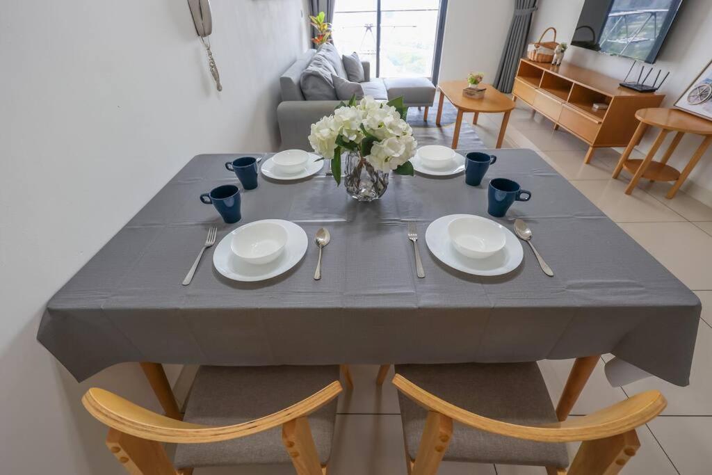 Modern City Haven Premium Amenities 2 Rooms 3 Beds