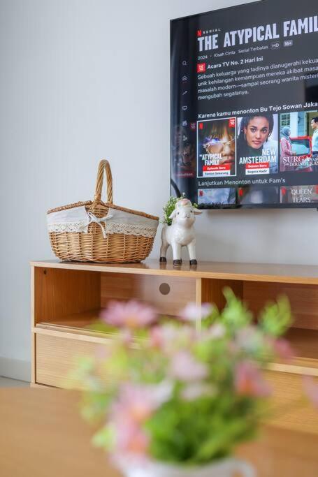 Modern City Haven Premium Amenities 2 Rooms 3 Beds