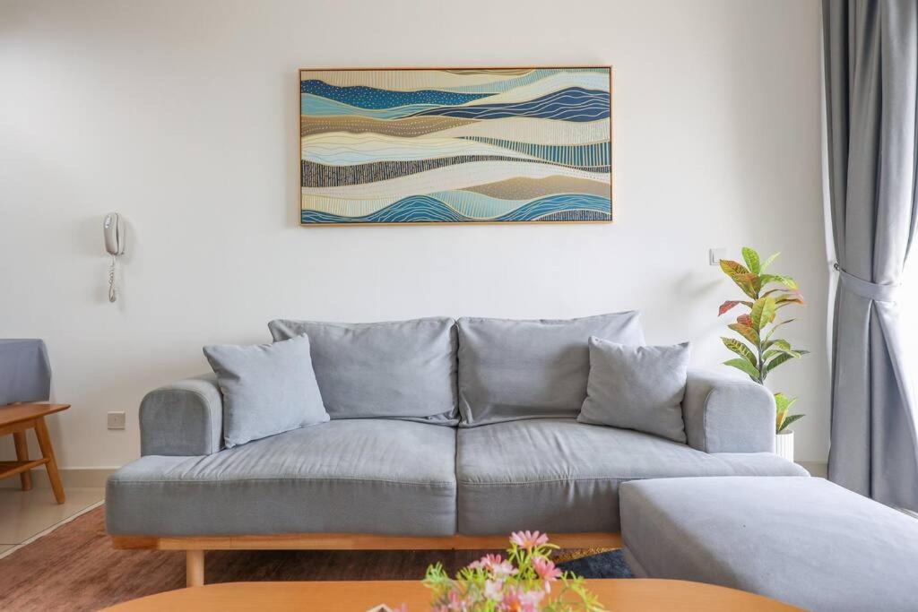 Modern City Haven Premium Amenities 2 Rooms 3 Beds