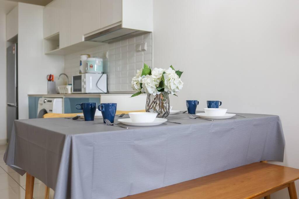 Modern City Haven Premium Amenities 2 Rooms 3 Beds