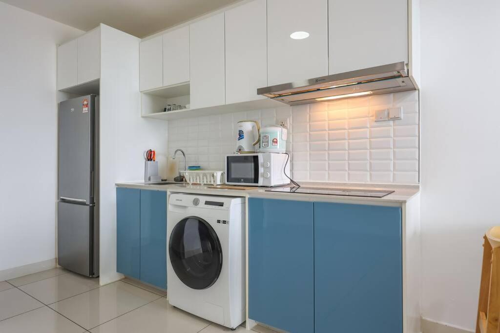 Modern City Haven Premium Amenities 2 Rooms 3 Beds