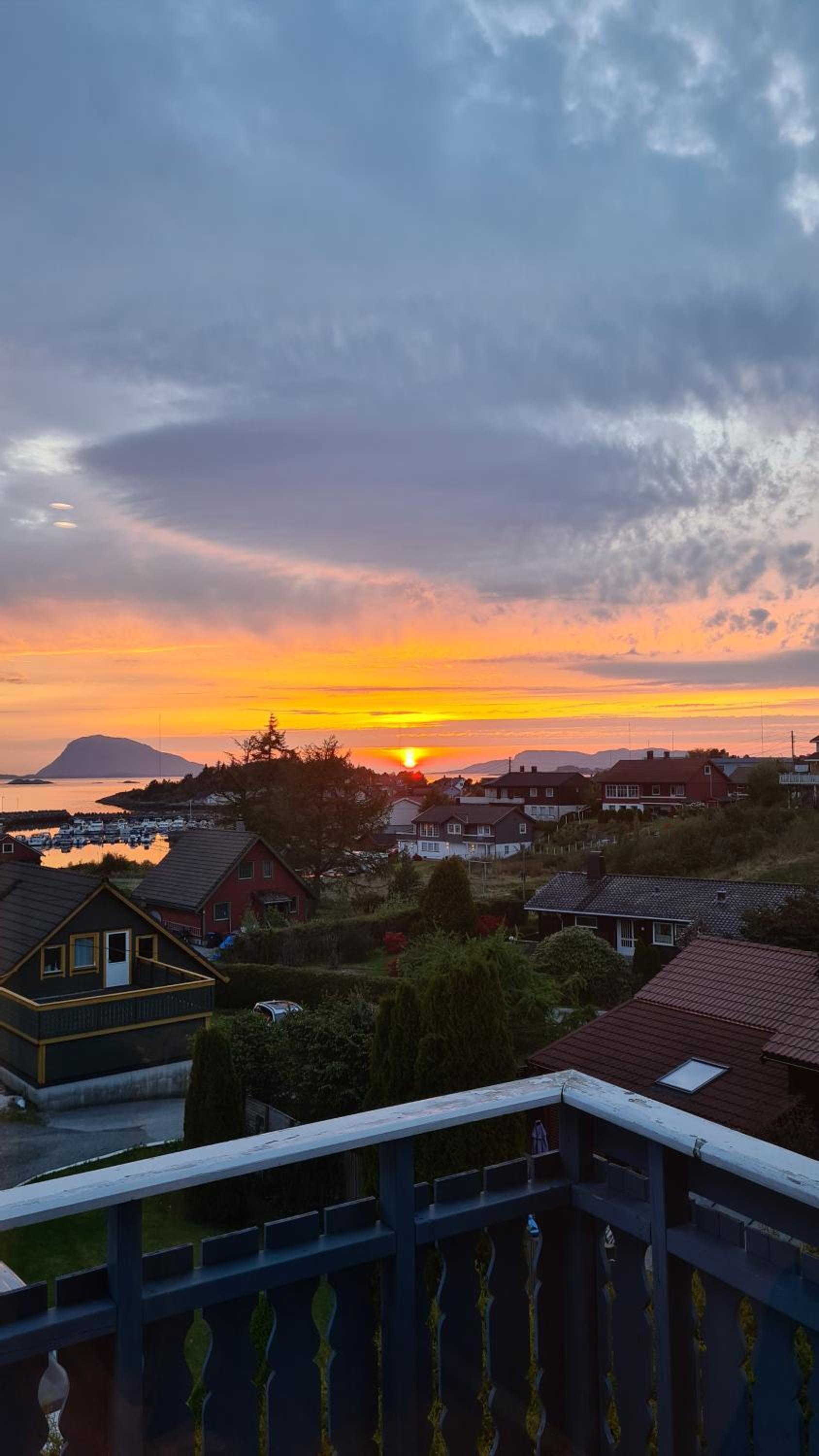 Loftsleilighet med sjøutsikt