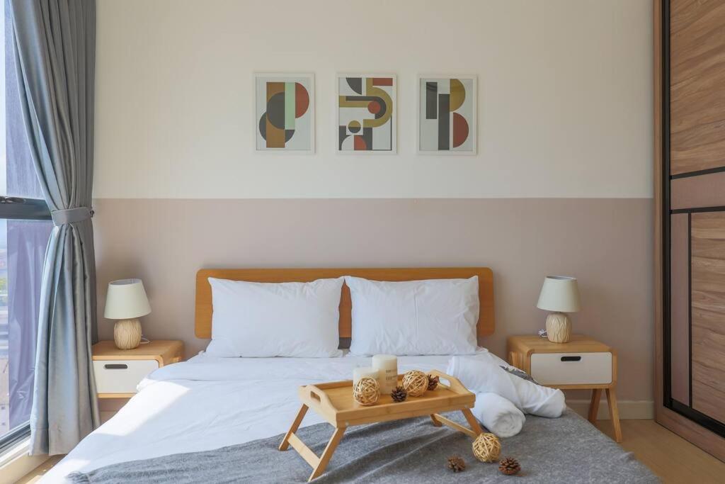 Modern City Haven Premium Amenities 2 Rooms 3 Beds