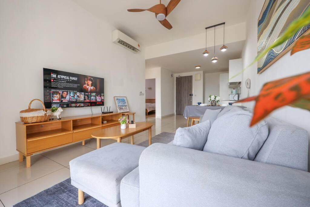 Modern City Haven Premium Amenities 2 Rooms 3 Beds