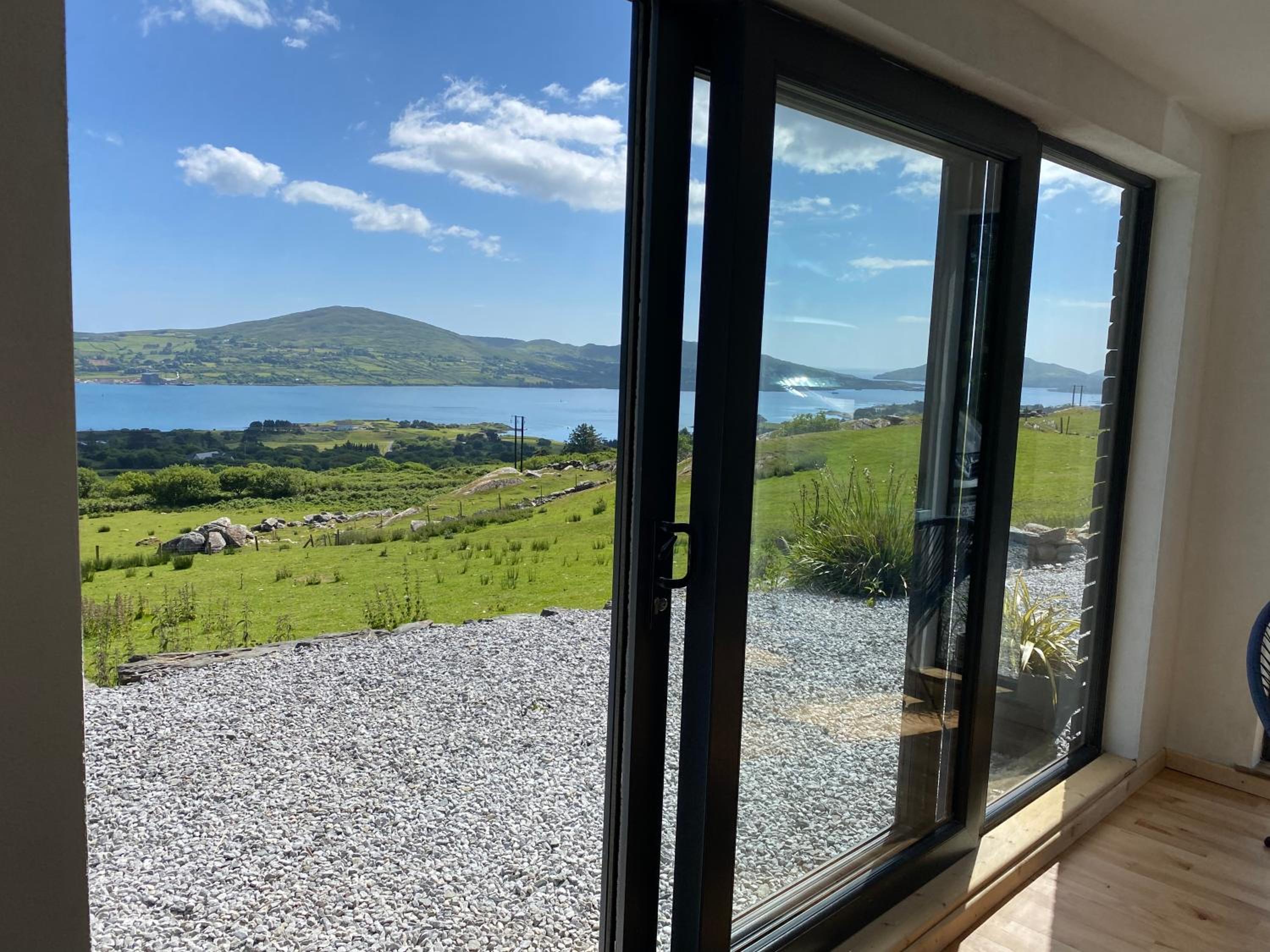 Laughing Seagull Cottage - Sea Views and Sauna