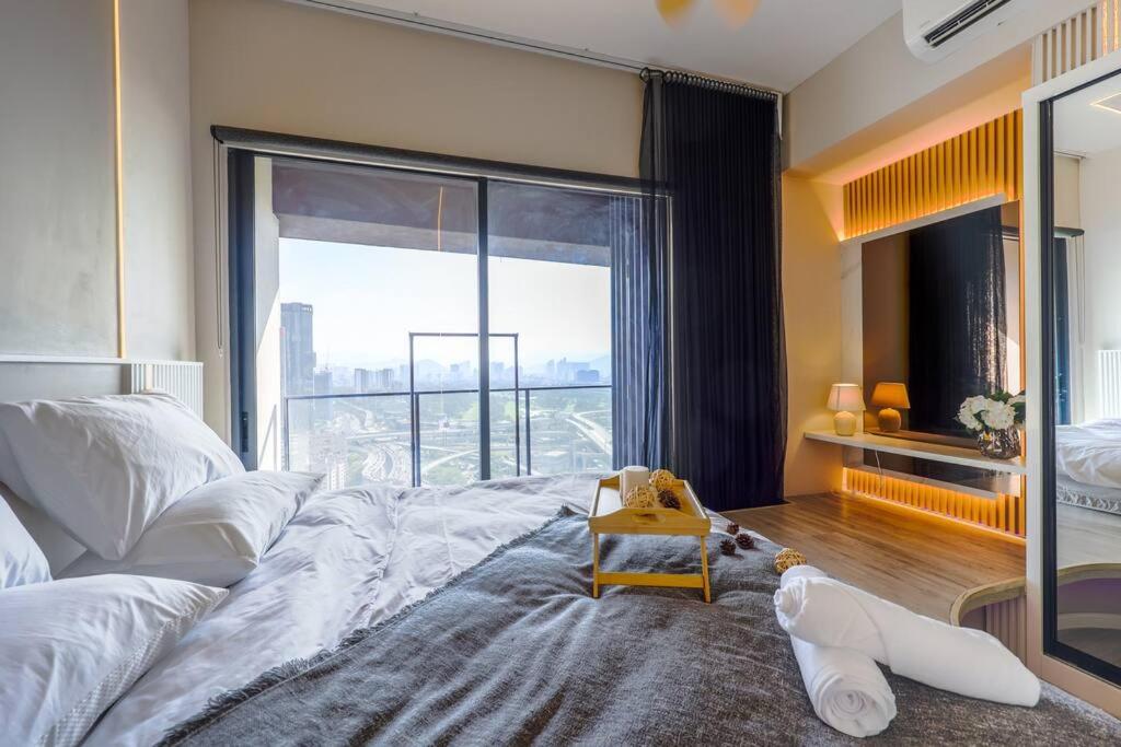 KL Sanctuary Style Comforts, Pool, Gym, Near MRT!