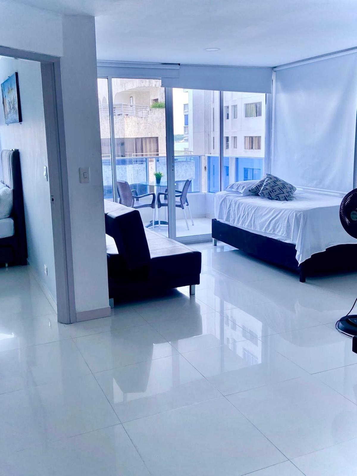 Lindo apartamento en el Laguito! Gran ubicación, vista al Mar Piso 8