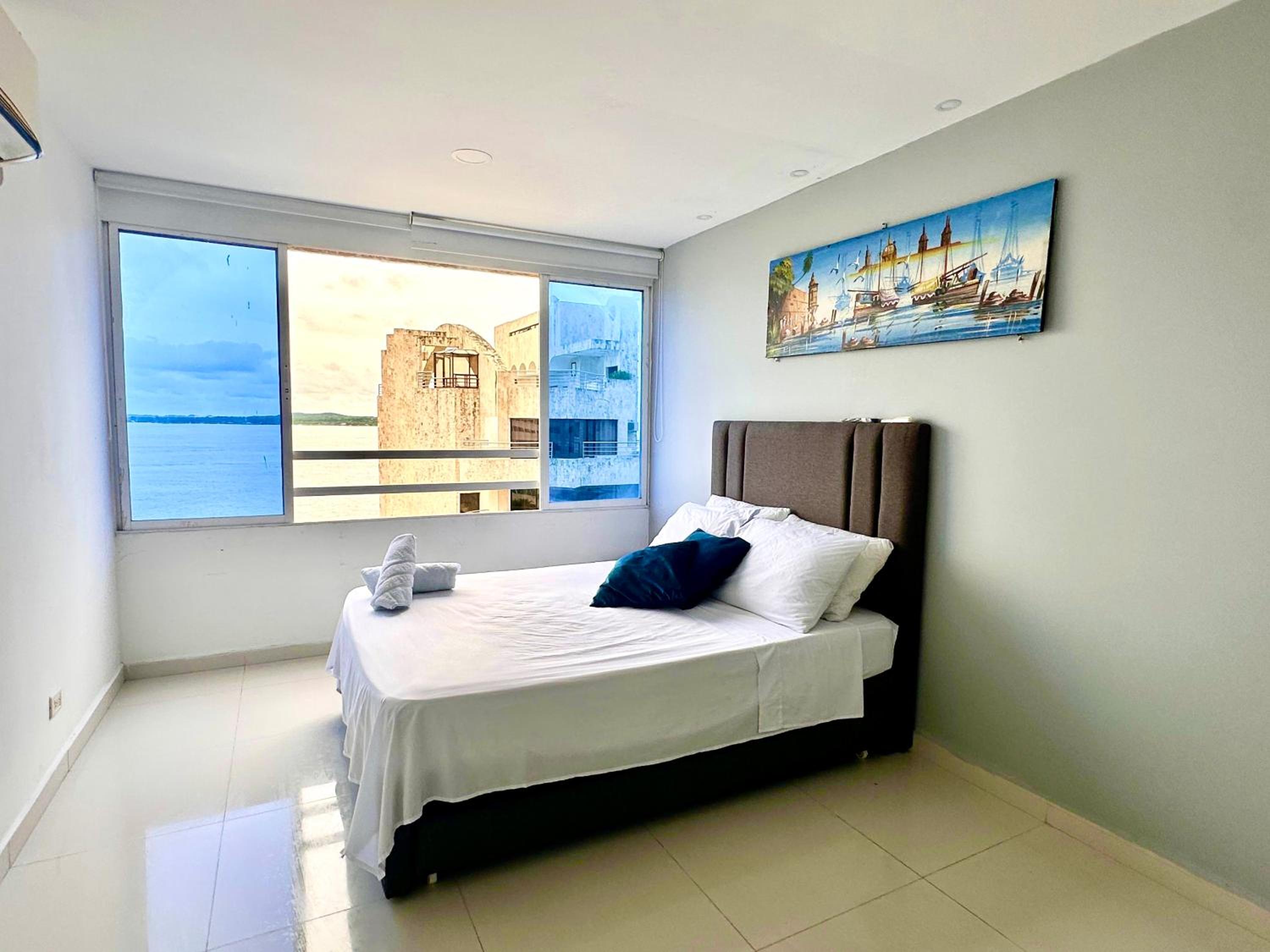 Lindo apartamento en el Laguito! Gran ubicación, vista al Mar Piso 8