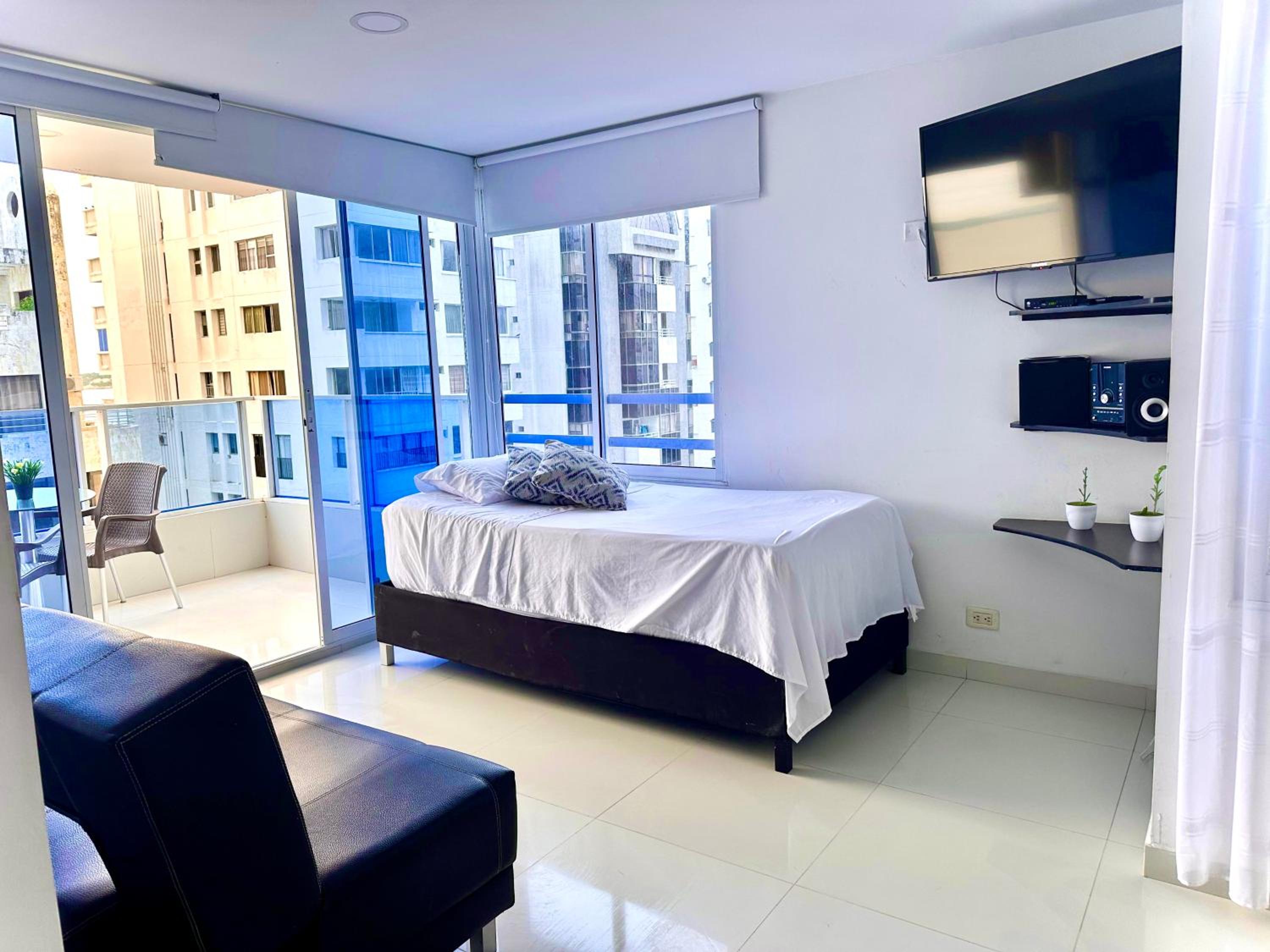 Lindo apartamento en el Laguito! Gran ubicación, vista al Mar Piso 8