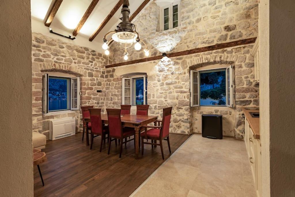 Seaside Stone House - Bella Vista