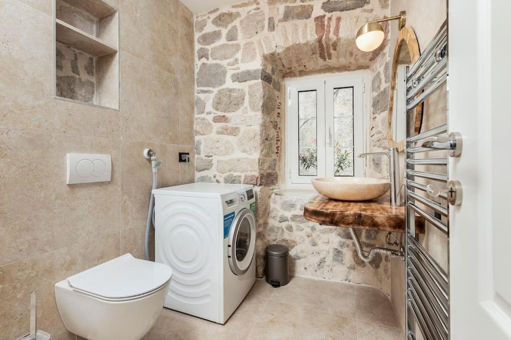 Seaside Stone House - Bella Vista