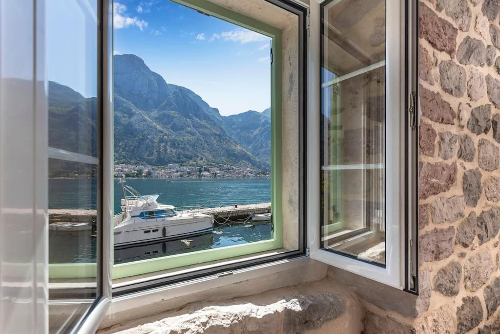 Seaside Stone House - Bella Vista