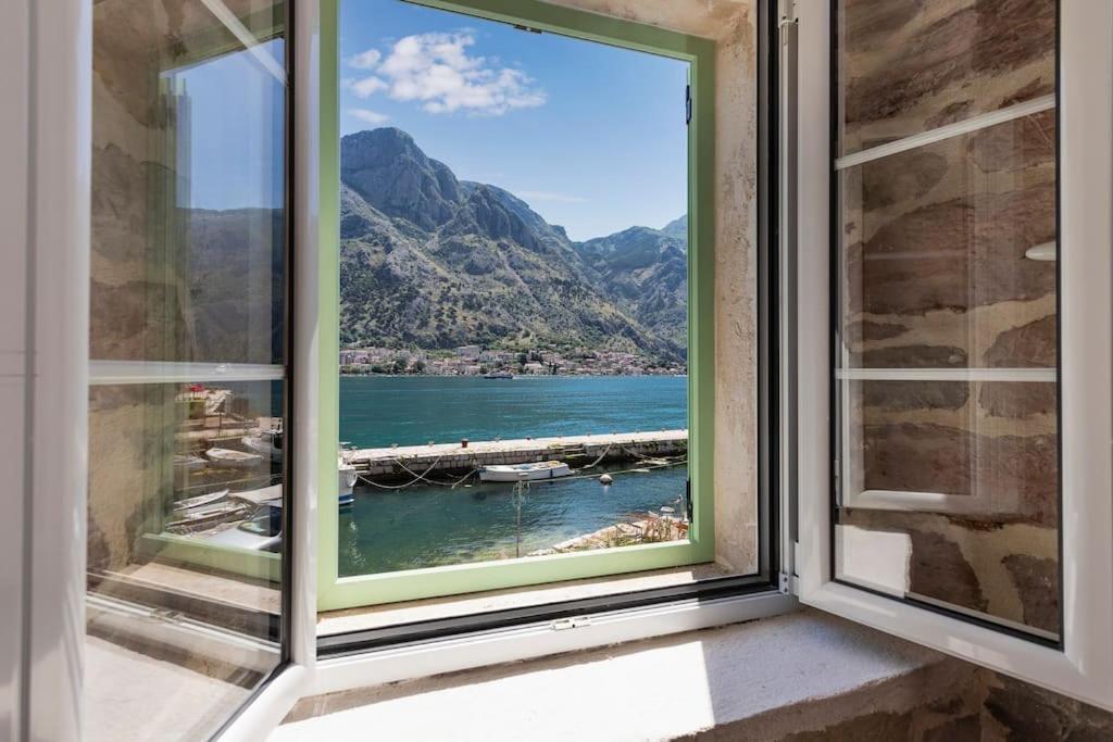 Seaside Stone House - Bella Vista