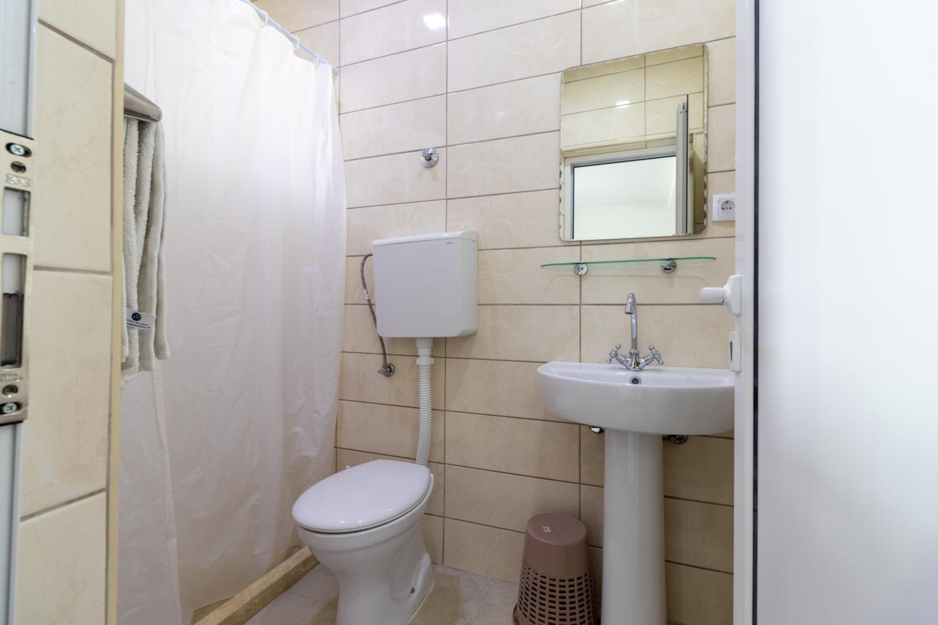 Tomi Guesthouse