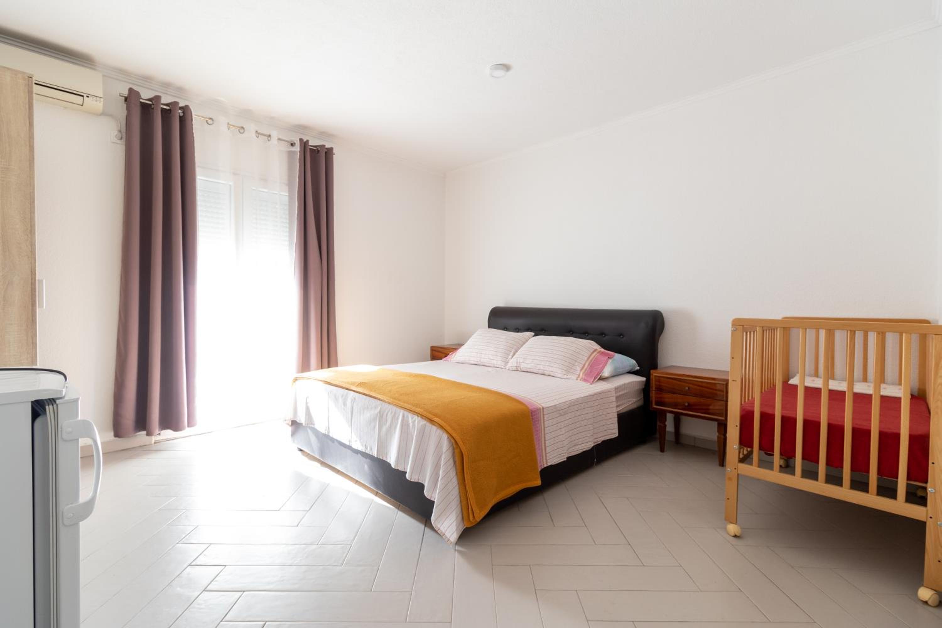 Tomi Guesthouse