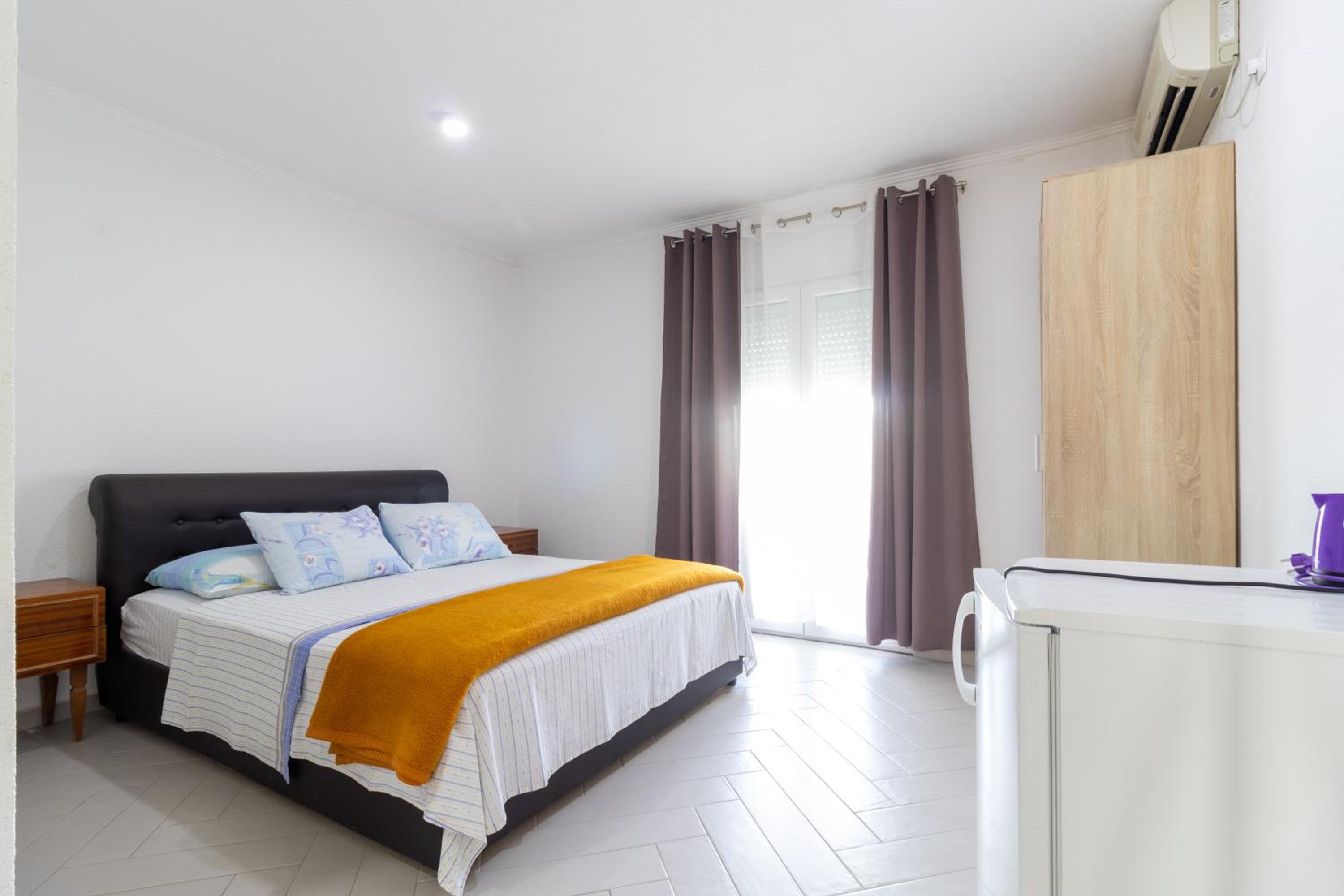 Tomi Guesthouse