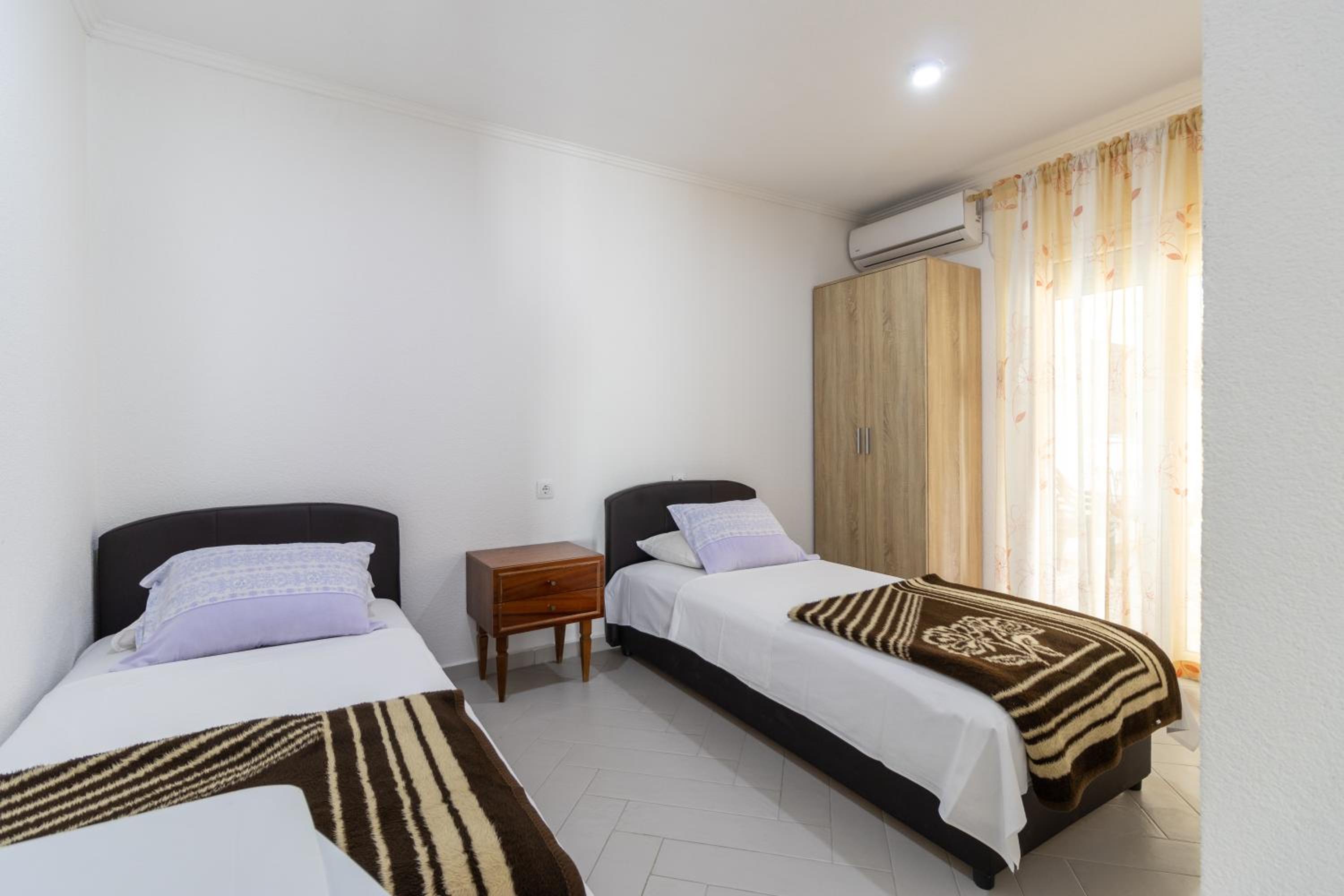 Tomi Guesthouse