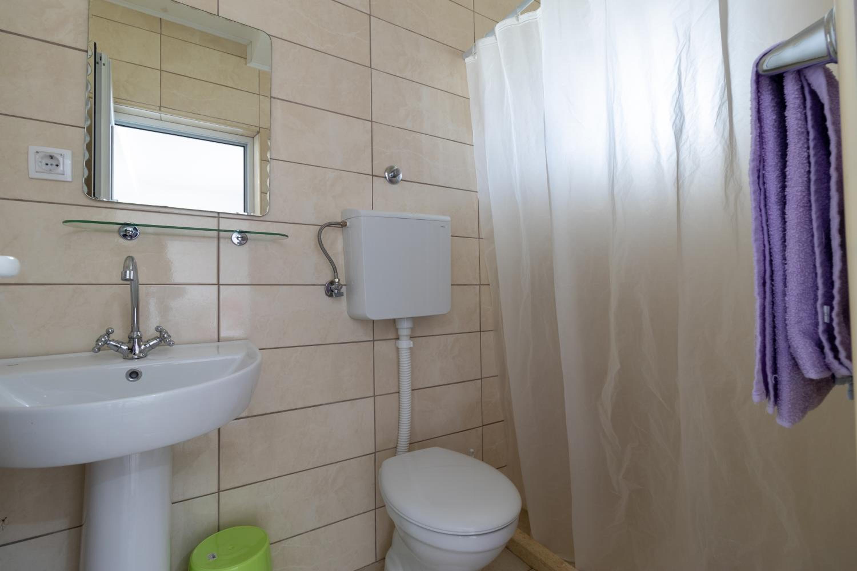 Tomi Guesthouse