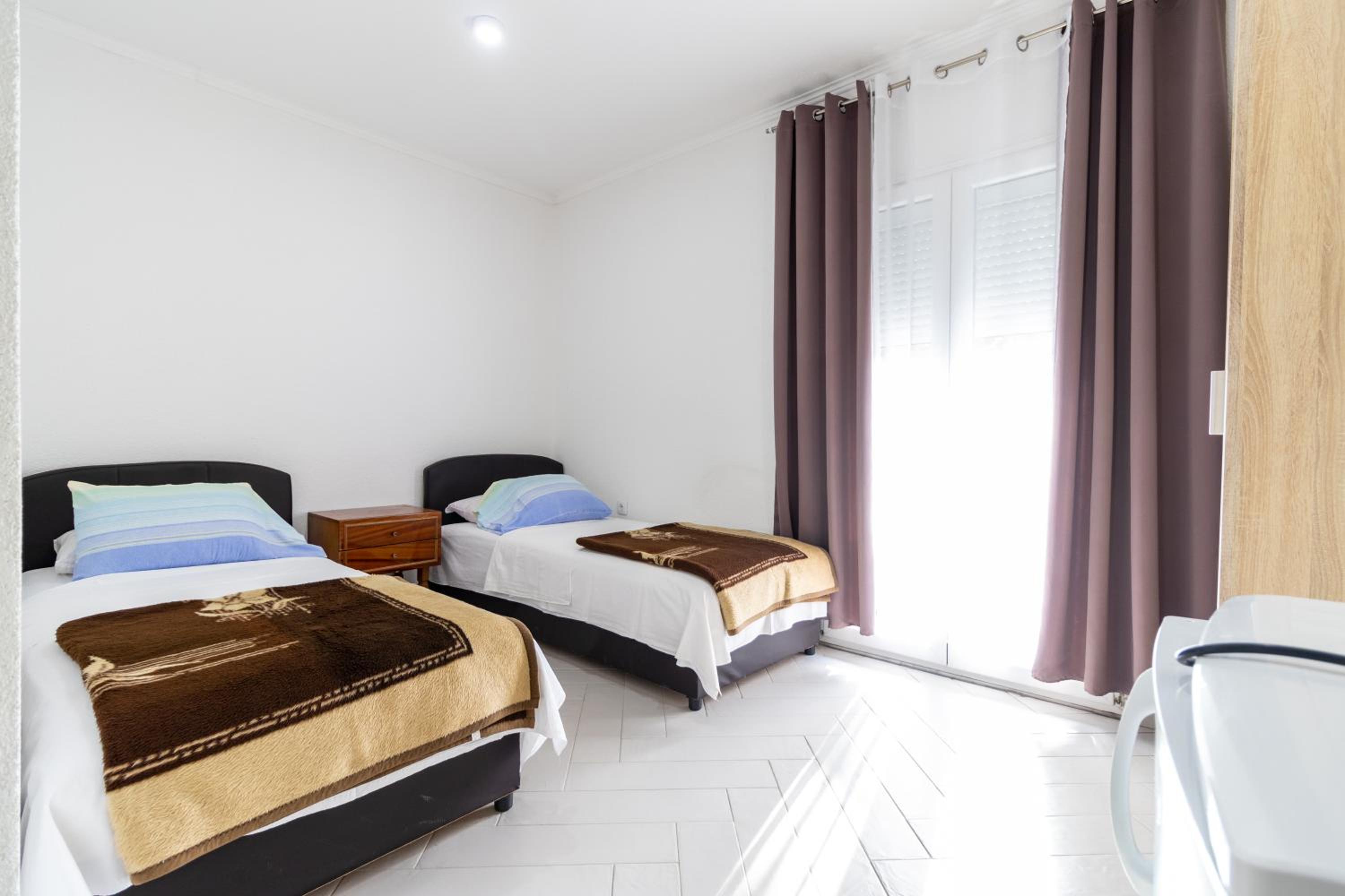 Tomi Guesthouse