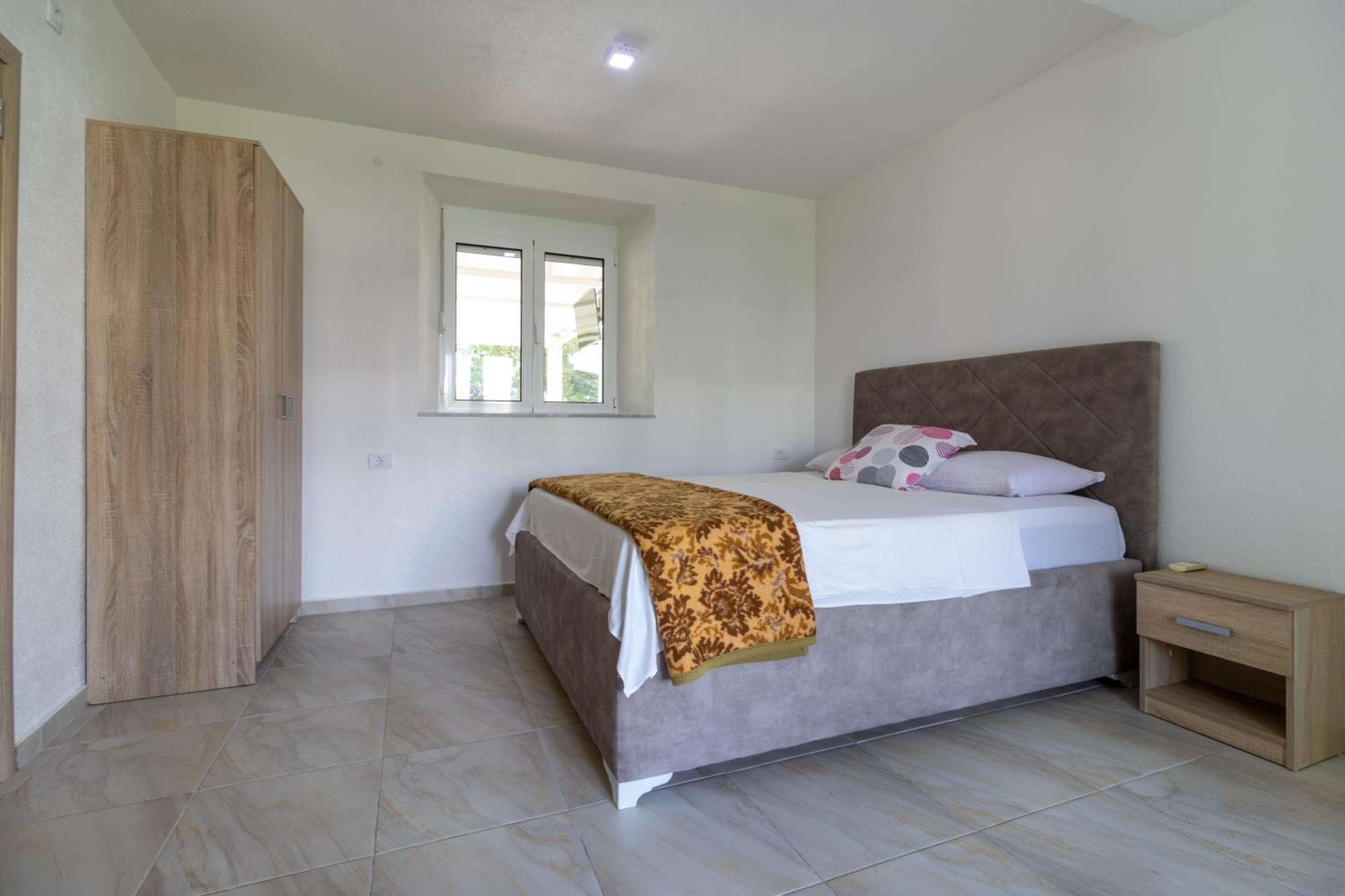 Tomi Guesthouse