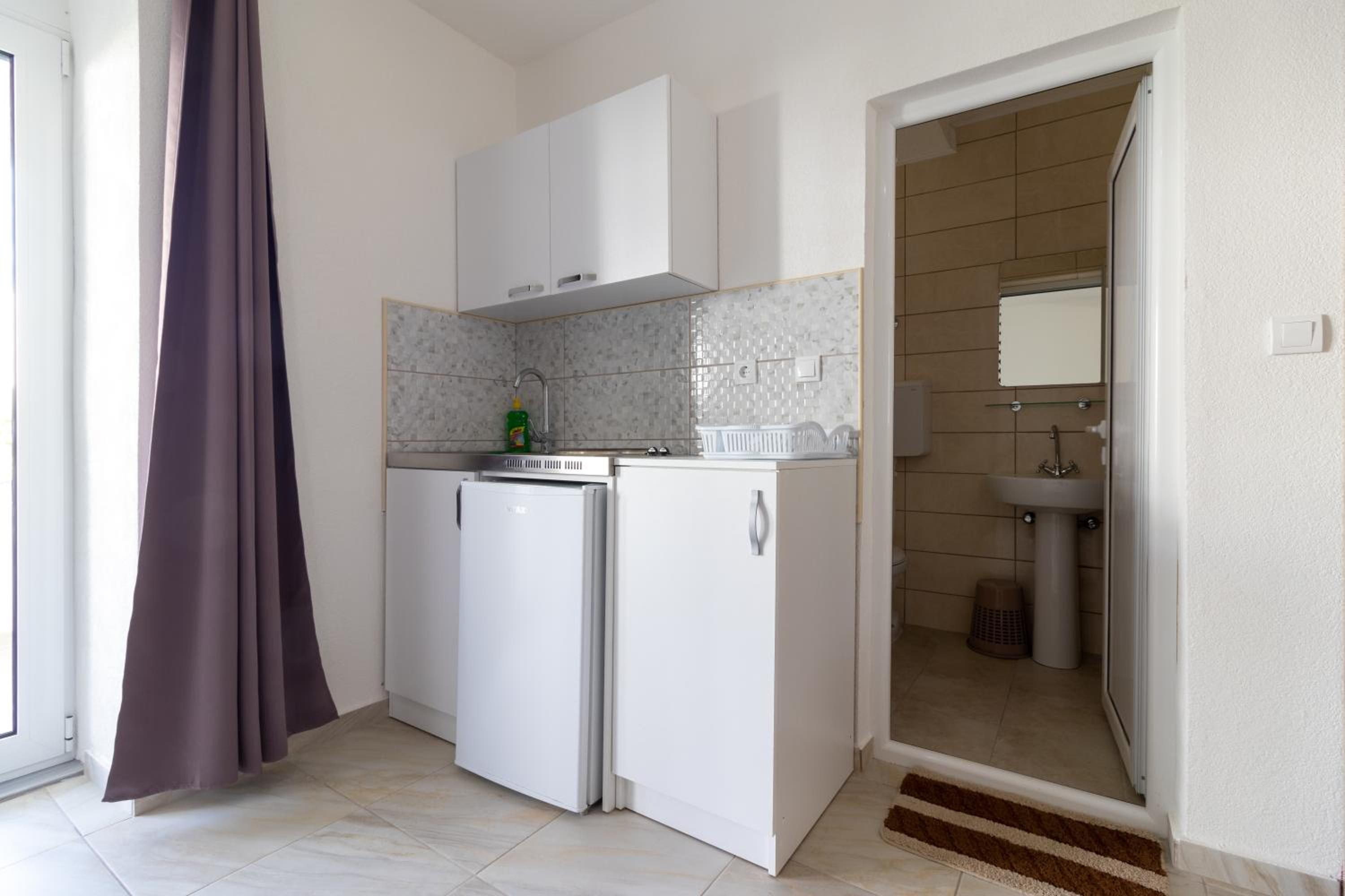 Tomi Guesthouse