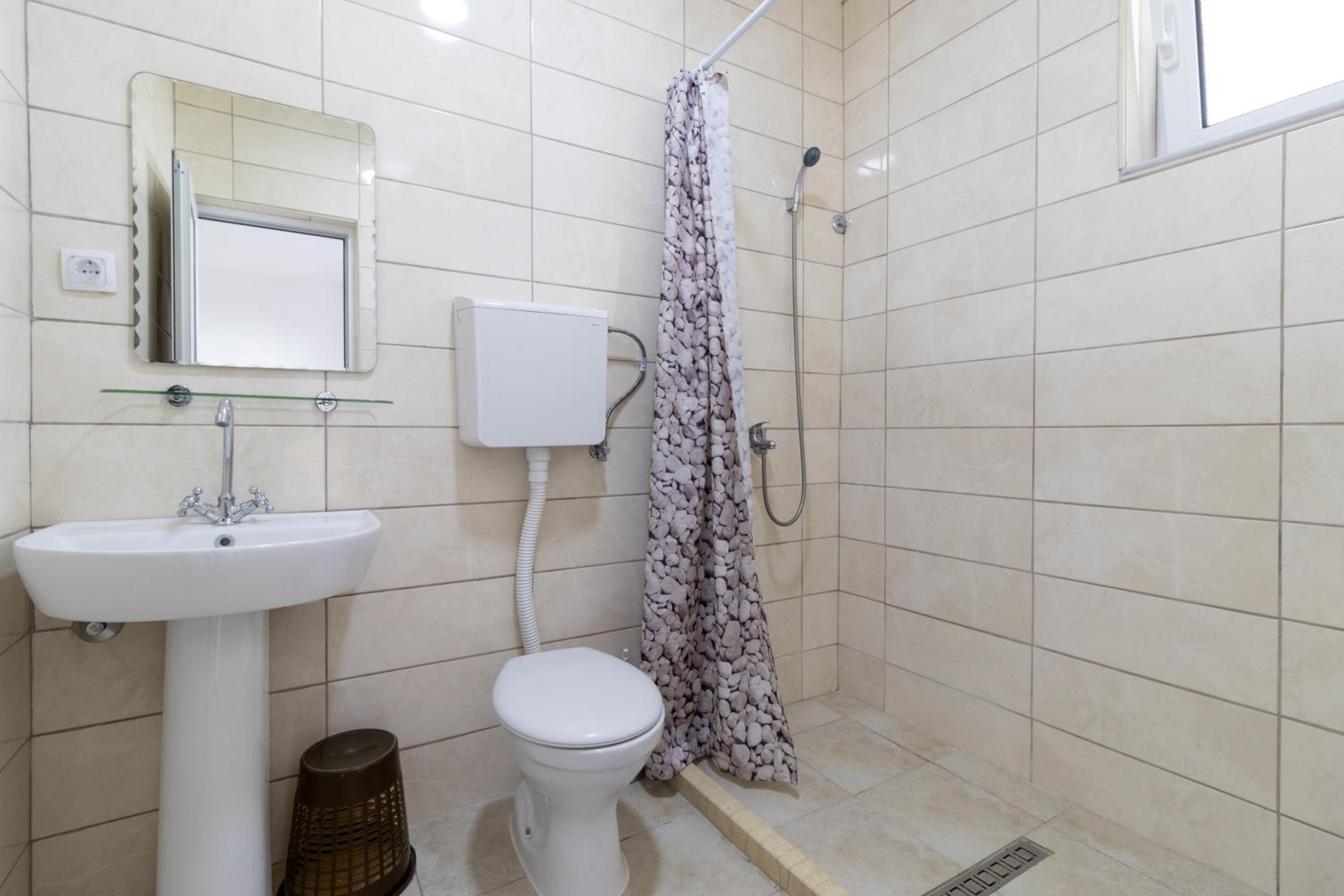 Tomi Guesthouse