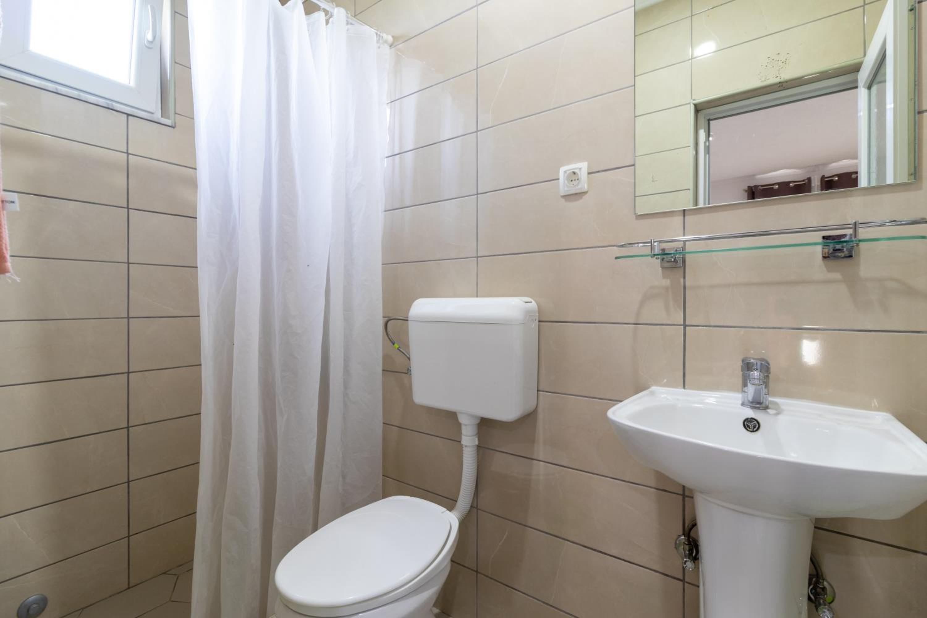 Tomi Guesthouse